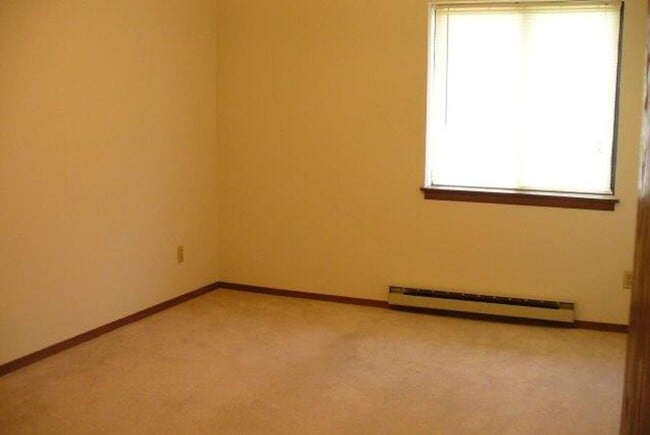 Building Photo - 203 Ski Ct