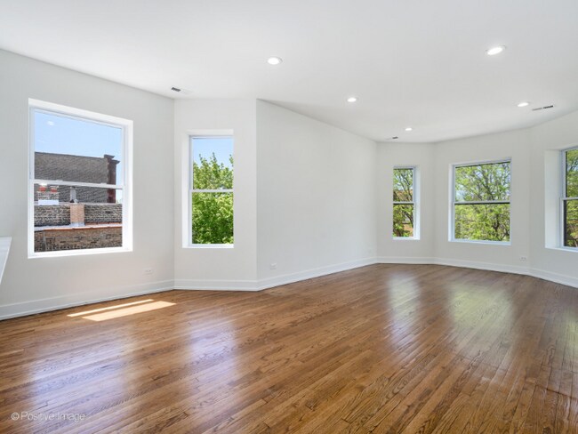 Building Photo - 1633 N Francisco Ave