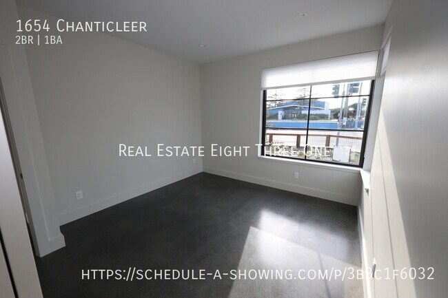 Building Photo - 1654 Chanticleer-