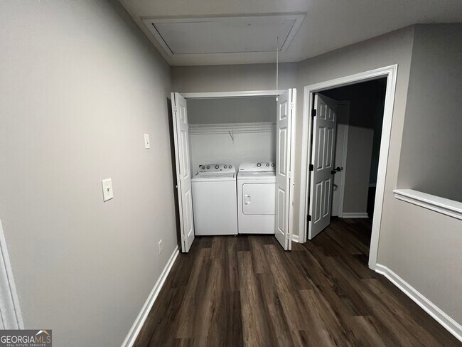 Building Photo - 117 Primrose Dr