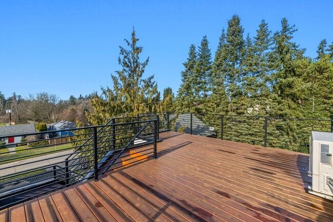 Building Photo - Newly Built Air-Conditioned Luxury Townhome in Highly Desired Admiral