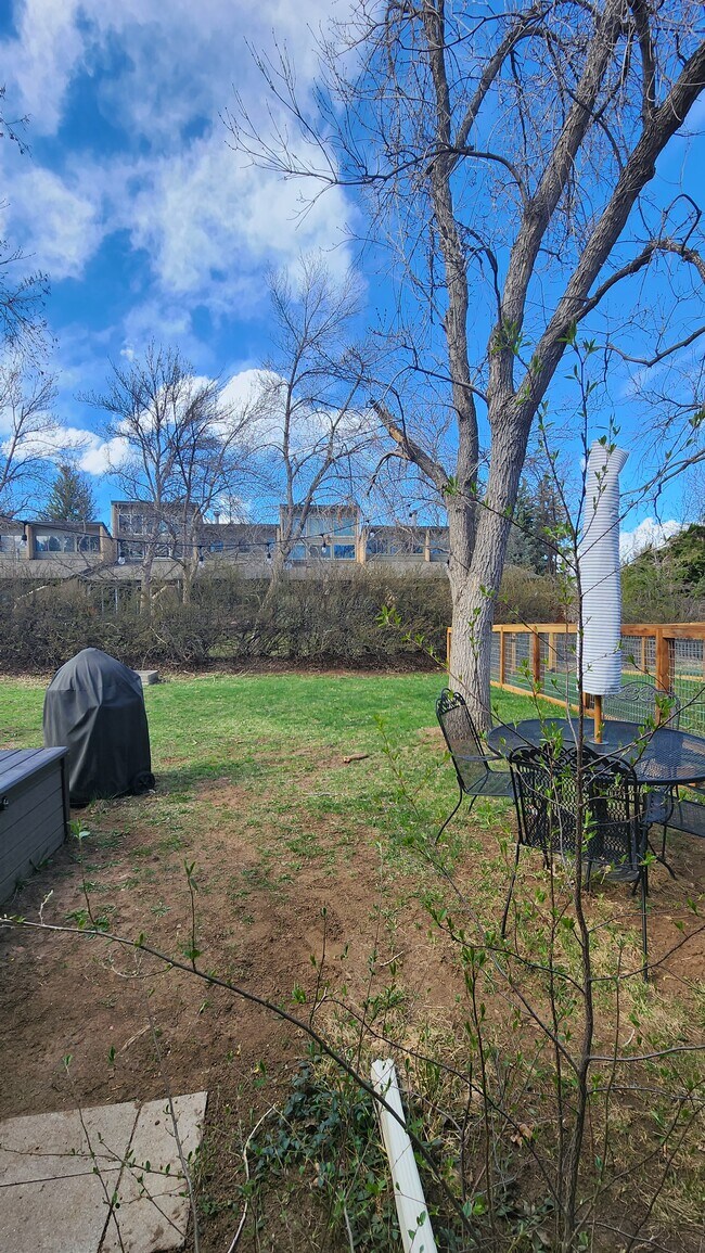 Building Photo - 3822 Northbrook Dr