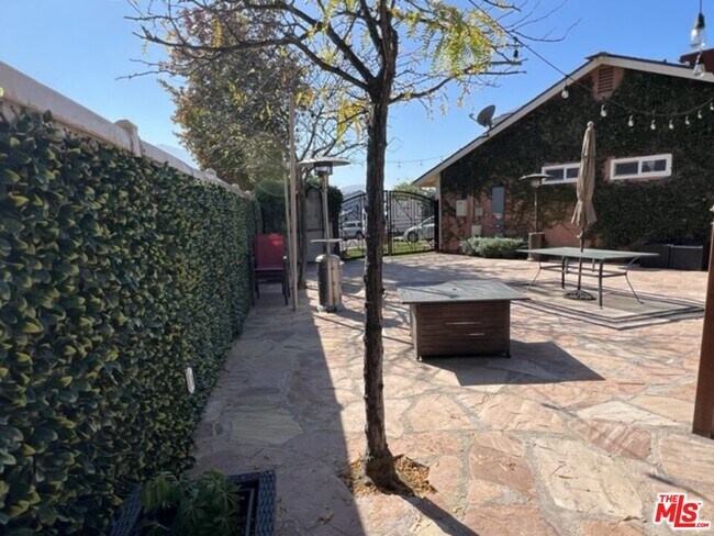 Building Photo - 729 Kenmore Cir