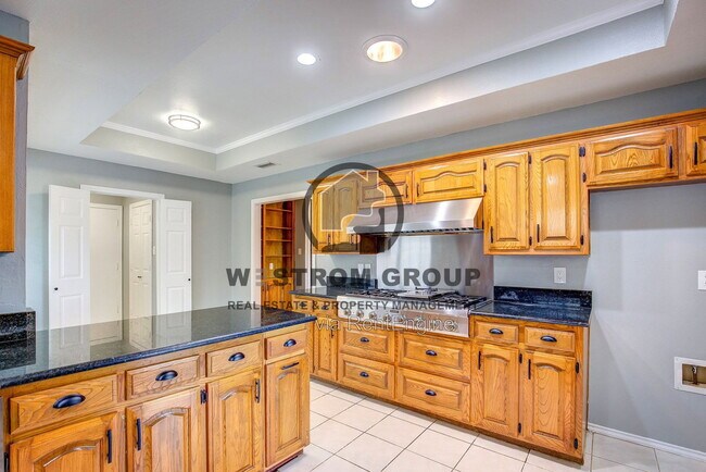 Building Photo - 3914 Meadow Dr