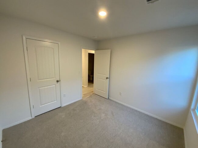 Building Photo - 40 Sourdough Crk Ln