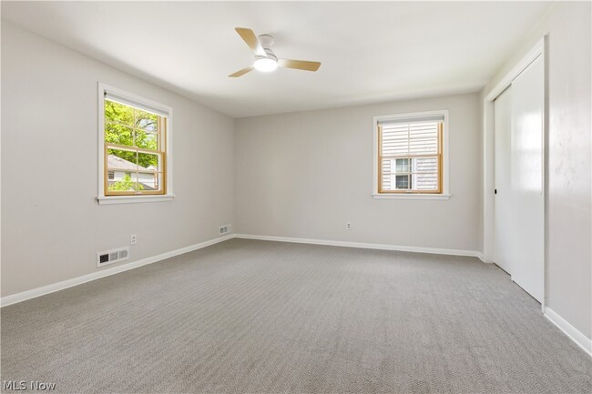 Building Photo - 2056 Laurel Hill Dr