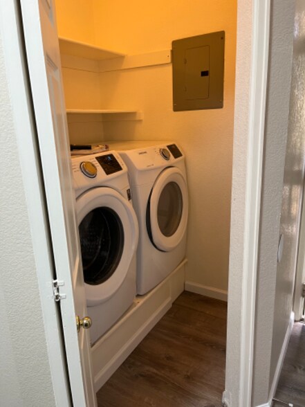 Building Photo - 7412 Singing Hills Dr