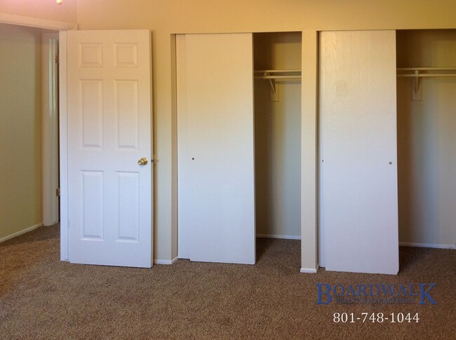 Building Photo - Exceptional Pet Friendly 5 Bedroom Home in...