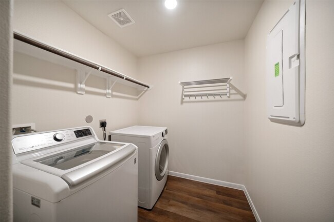 Building Photo - 14551 Maple Field Dr
