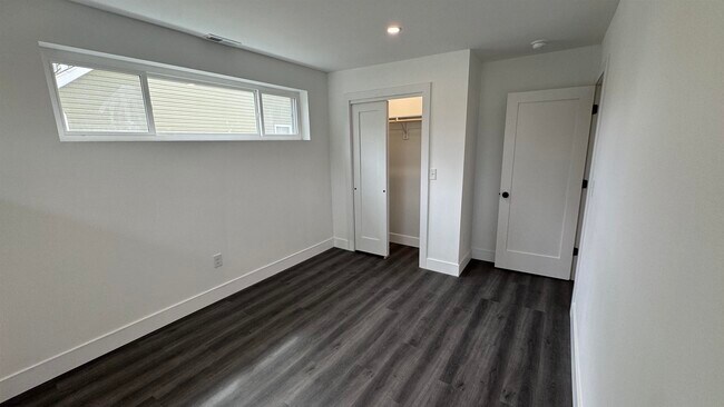 Building Photo - 566 N Elberon Ave