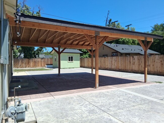 Building Photo - 340 N Santa Rosa Ave