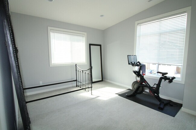 Building Photo - BEAUTIFUL 4+ BR, 2.5 BA - SPECIAL $500 OFF First Mo. Rent!!