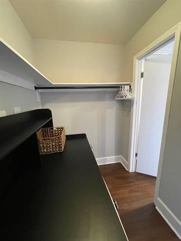 Building Photo - 7911 Meadow Park Dr