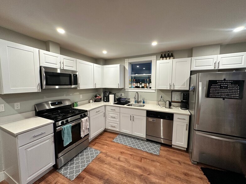 Building Photo - 172 Saint Alphonsus St