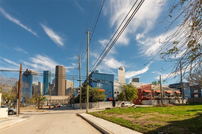 Building Photo - 807 Robin St