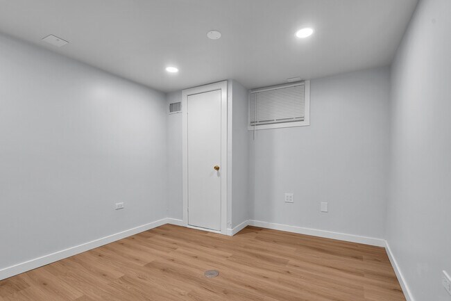 Building Photo - 6811 N Kenneth Ave
