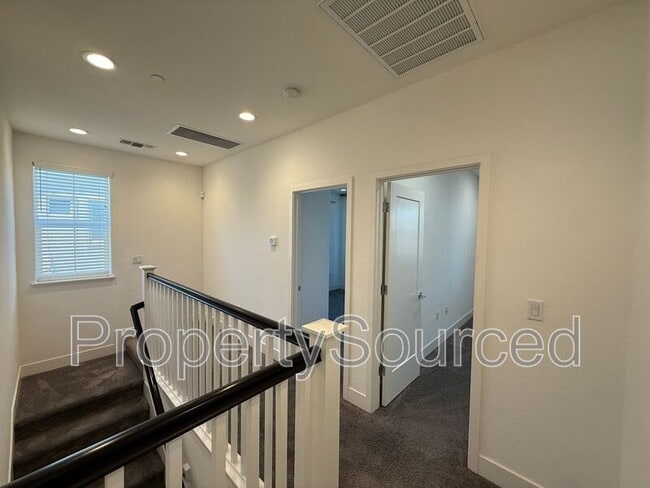 Building Photo - 288 Hopkins Ct