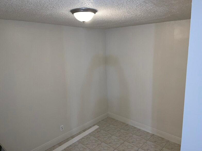 Building Photo - 5953 NW 25th Ct