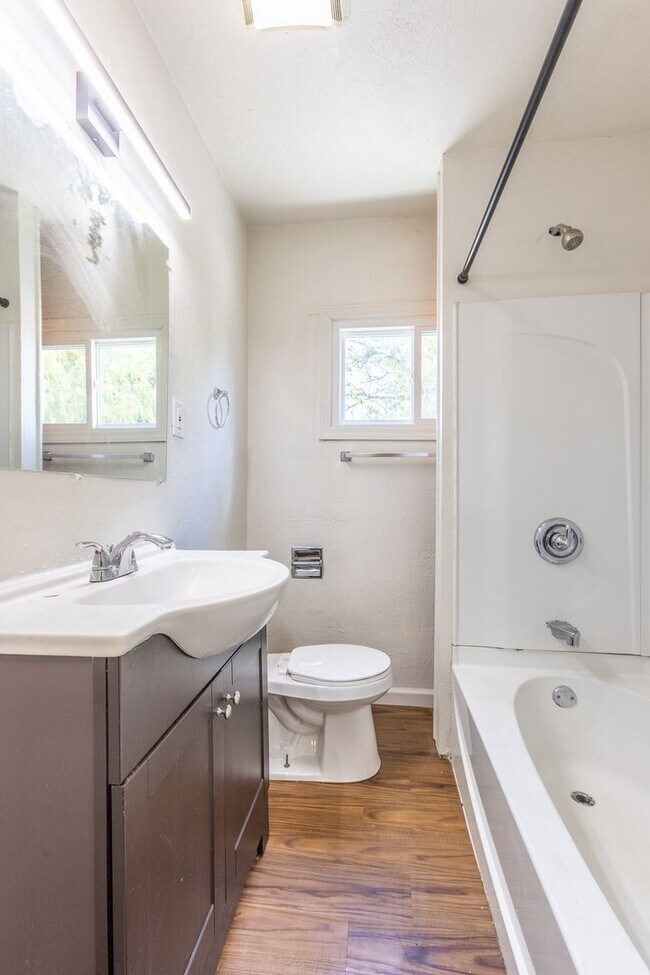 Building Photo - AVAILABLE OCTOBER 15th - Quirky 3+ Bedroom...