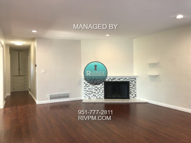 Building Photo - Tastefully remodeled home in a great Centr...