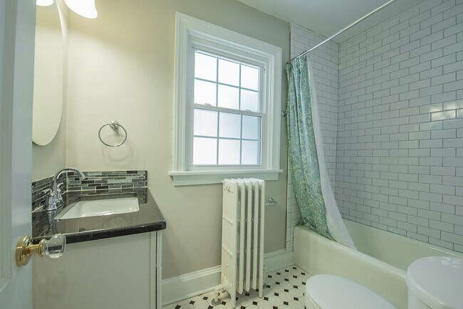 Building Photo - 3916 Hanover Ave