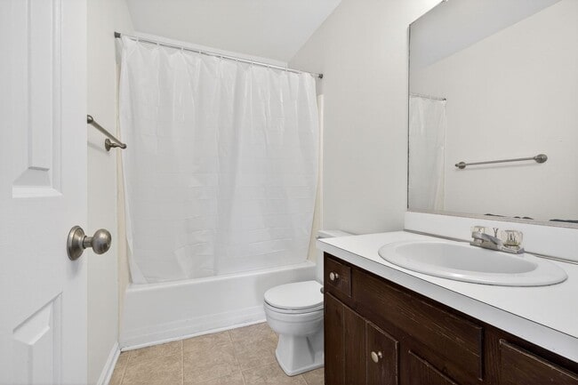 Building Photo - Beautiful Home located near CNU!