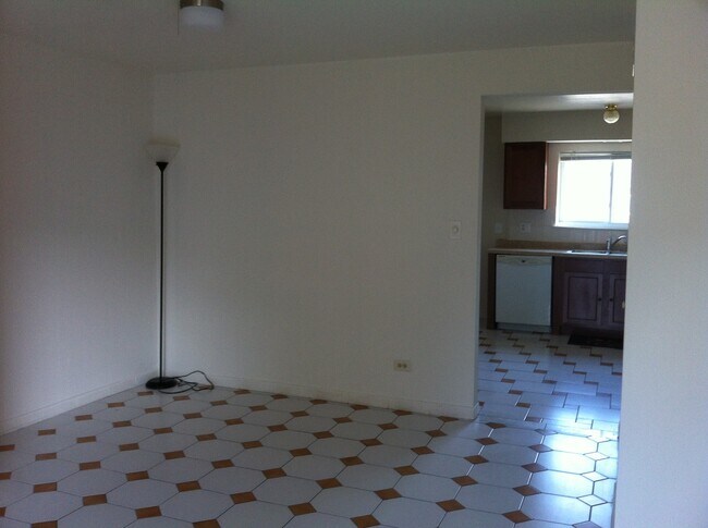 Building Photo - 9368 Bay Colony Dr