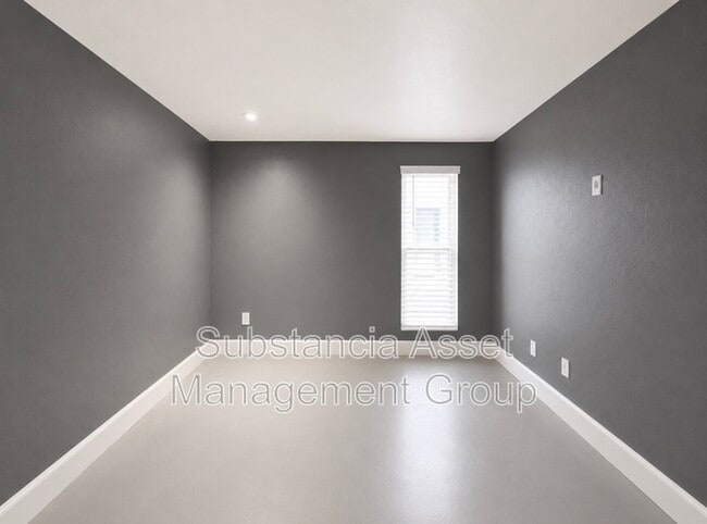 Building Photo - 915 NW 7th St