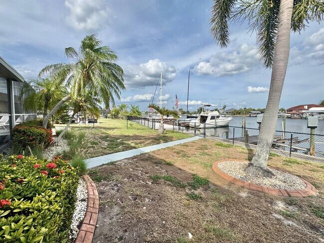 Building Photo - 6316 Lake Sunrise Dr