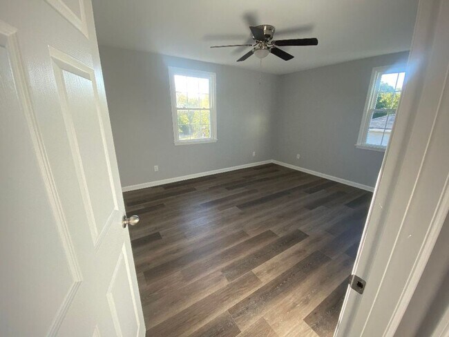 Building Photo - 234 Wilowen Dr