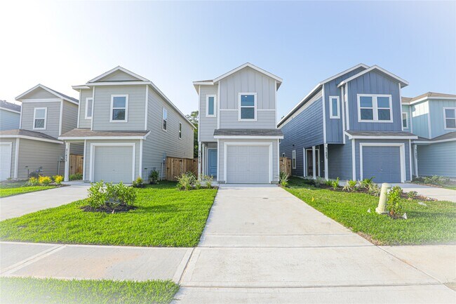 Building Photo - 21479 Carosella Dr