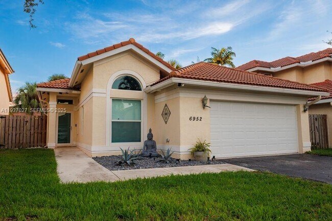 Building Photo - 6952 NW 27th Ct