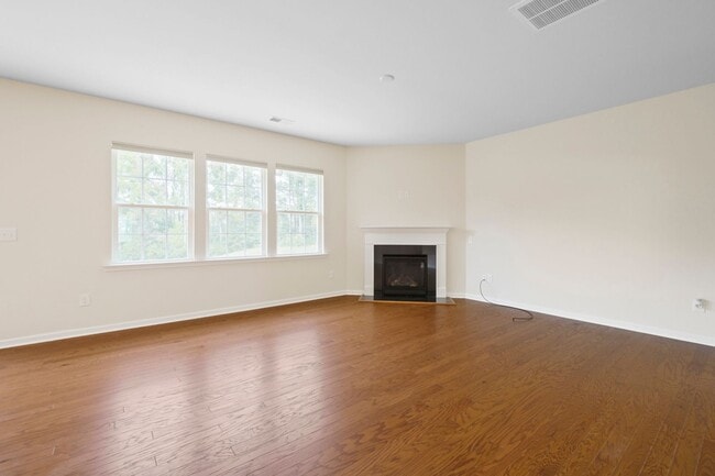 Building Photo - Beautiful spacious Home in Berewick community in Steel Creek Fence in Yard