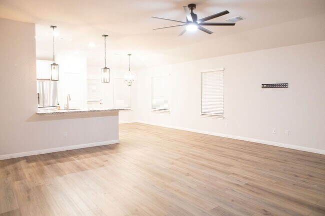 Building Photo - 3/2 Gorgeous Brick Home