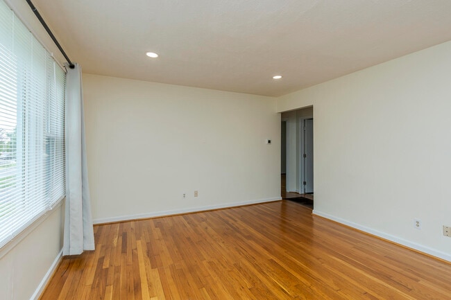 Building Photo - 649 Mitchell Ave