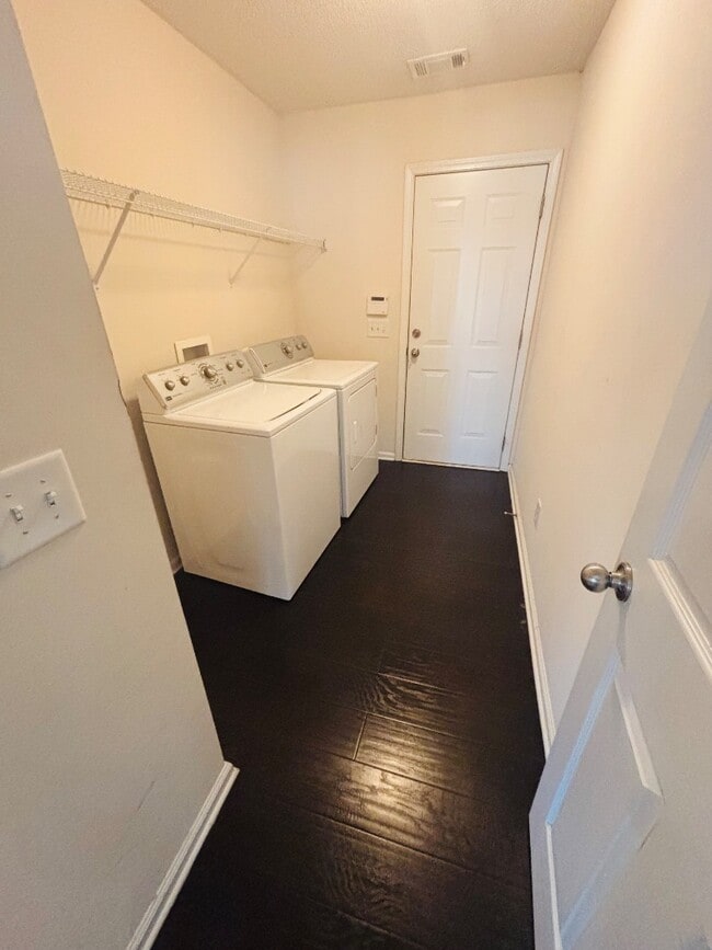 Building Photo - 607 McDowell Ln