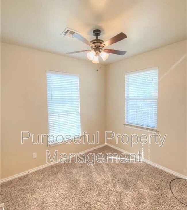 Building Photo - 2102 Lonnie Ln