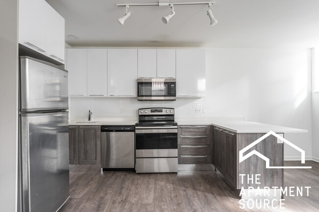 Building Photo - 940 W Winona St