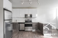 Building Photo - 940 W Winona St