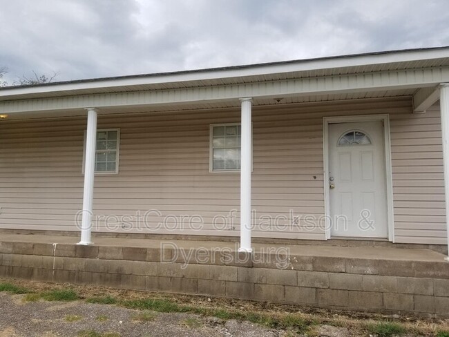 Primary Photo - 864 Egg Hill Rd