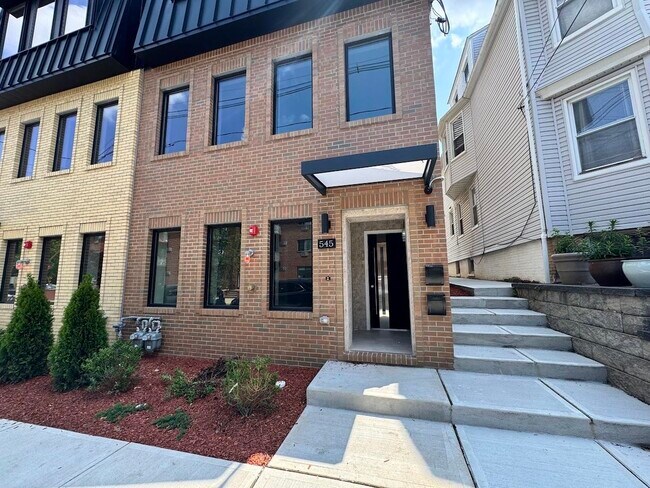 Primary Photo - 545 Central Ave