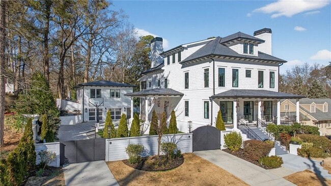 Building Photo - 1812 Wellbourne Dr NE