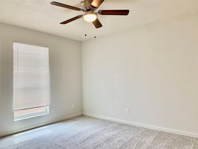 Building Photo - 8100 Creekbend Dr