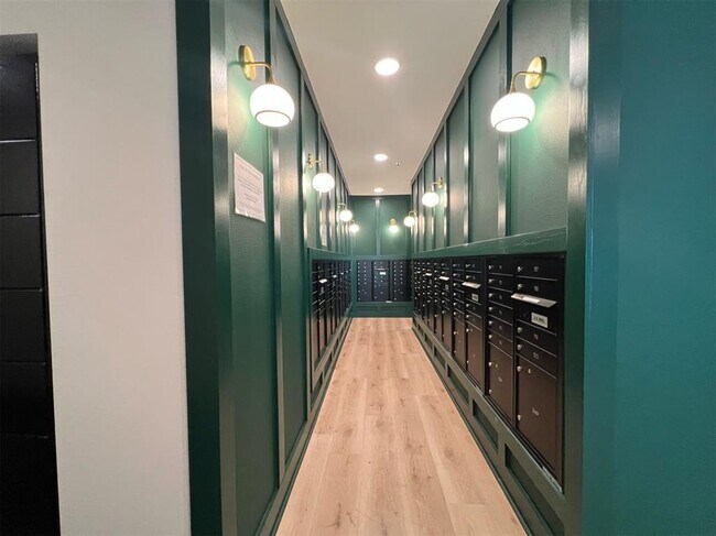 Building Photo - 2500 Longview St