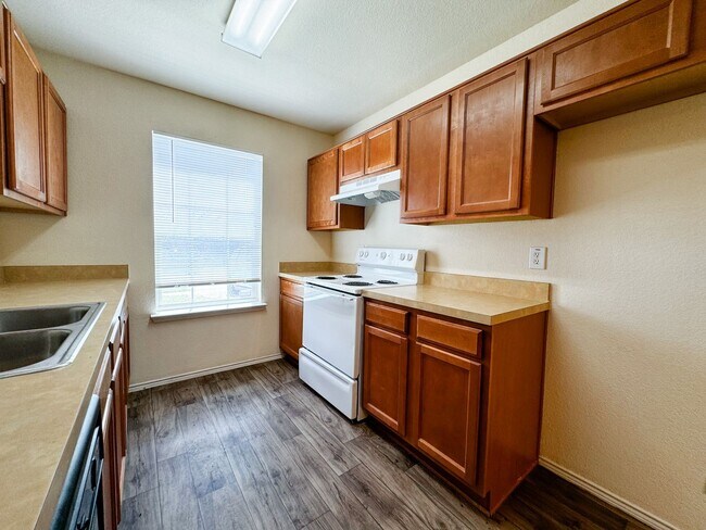 Building Photo - Adorable 2 bed, 2 bath home in Everman ISD