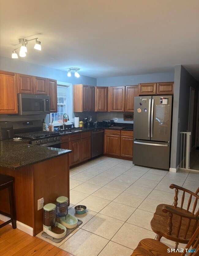 Building Photo - 939 N Main St