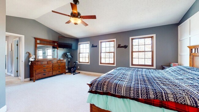 Building Photo - Stunning 4-Bedroom, 3.5-Bath Home with Over 3,800 Sq. Ft. of Ideal Living Space in East Bloomington