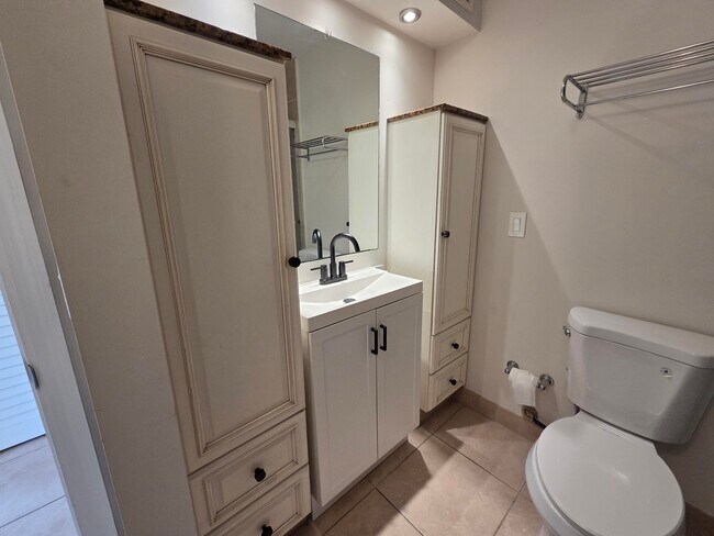 Building Photo - 1414 NE 5th Terrace