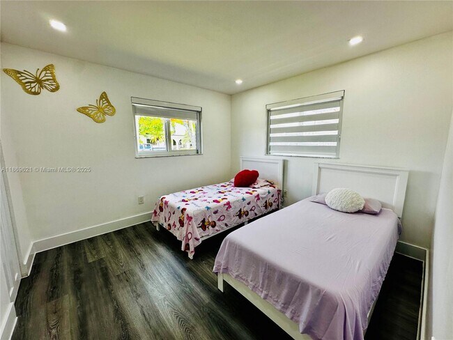 Building Photo - 1543 SW 74th Ct