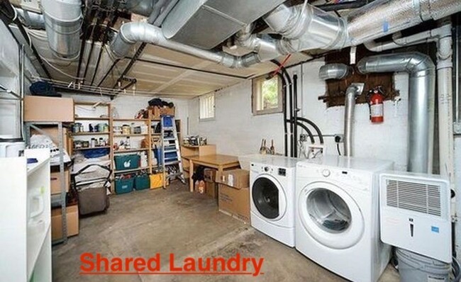 Building Photo - Garden Level One Bedroom In 4-Plex Home Cl...